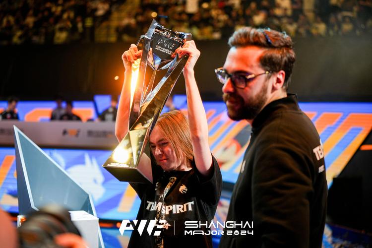 资讯高端局沙漠决赛圈，四面埋伏无掩体