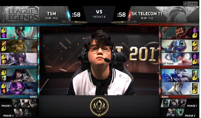 资讯枪林弹雨的沙滩上，一个人四处背着敌人，让队友向他开炮