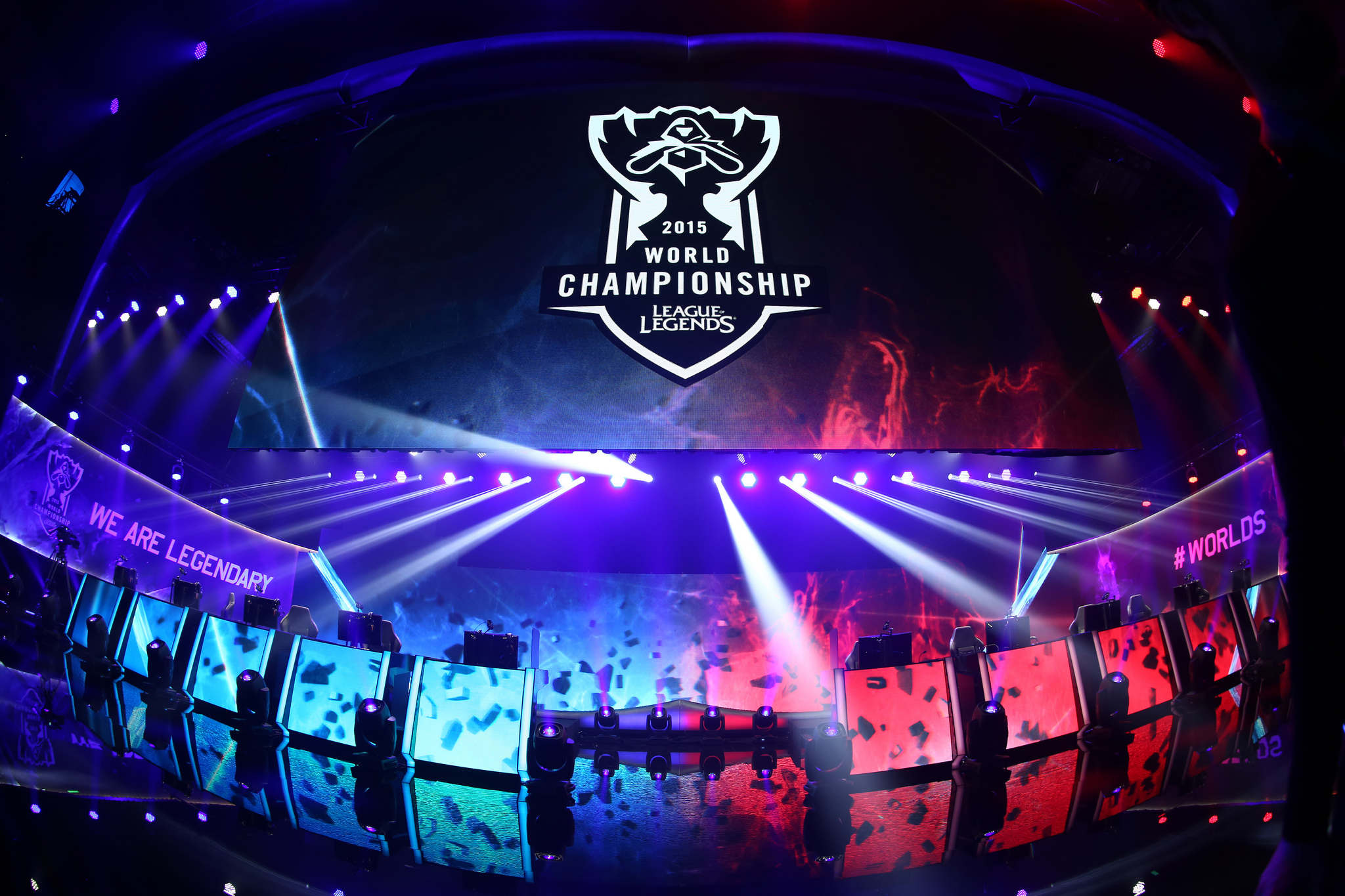 Anyone's Legend 在 LPL 第2分裂 2025 中领先 Ascend 组