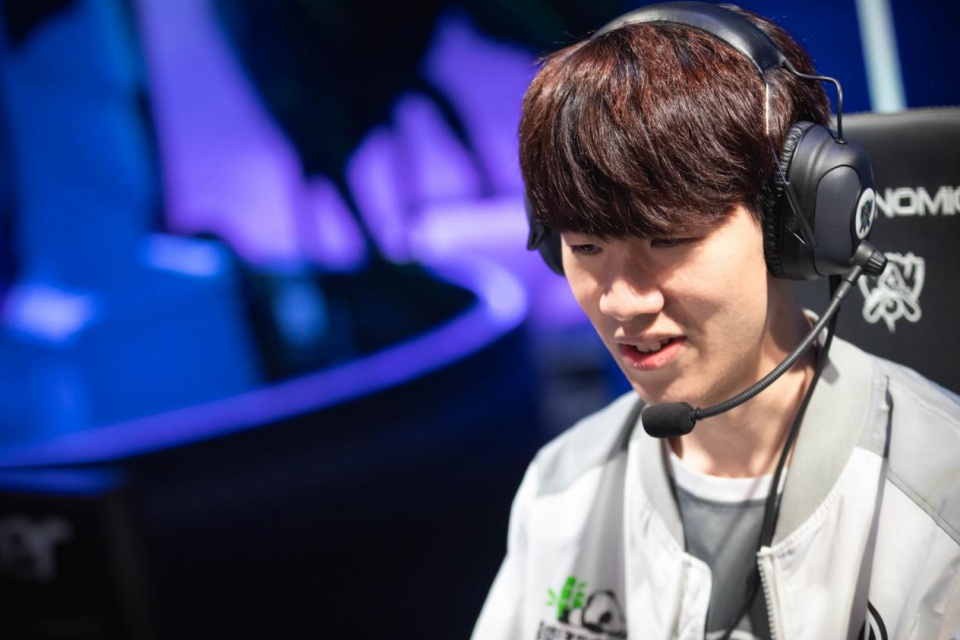 英雄联盟“克里斯关下门”的克里斯回归IG，马上就与超话粉丝互撕